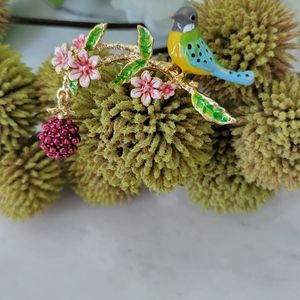 Bird Pin Bird with berries Pin Bird Brooch Gold Flowers